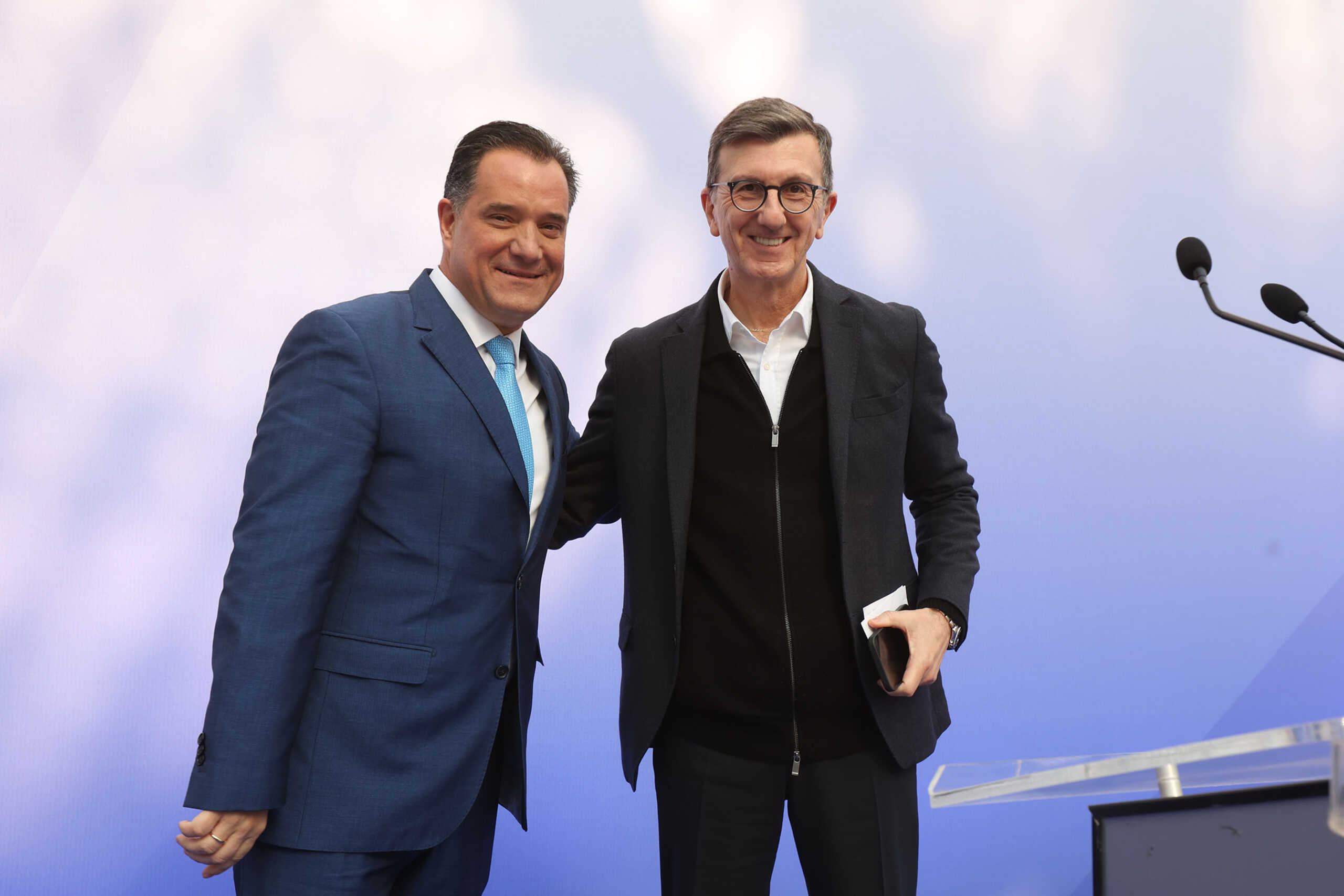 Κοπή της βασιλόπιτας του υπουργού Ανάπτυξης Άδωνι Γεωργιάδη σε εμπορικό κέντρο του Αμαρουσίου, Κυριακή 12 Φεβρουαρίου 2023.
(ΠΑΝΑΓΙΩΤΗΣ ΣΤΟΛΗΣ