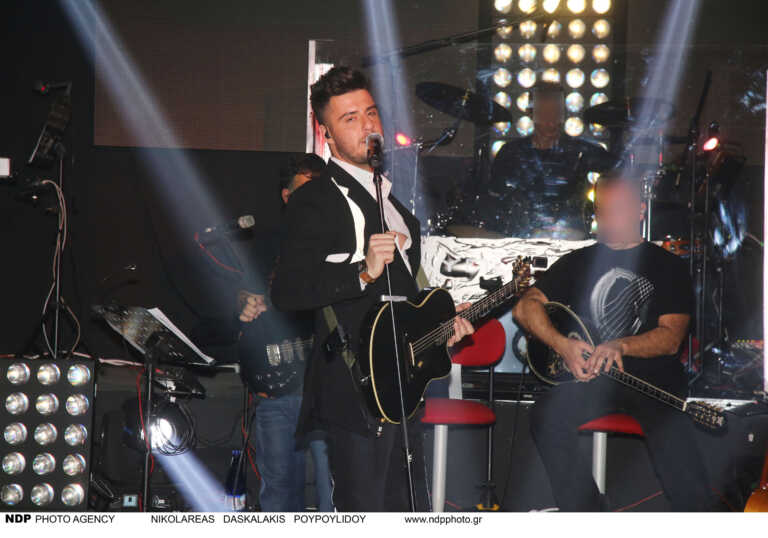 Για κακούργημα θα δικαστεί ο τραγουδιστής Γιάννης Μπέκας που συνελήφθη για επεισόδιο με αστυνομικούς