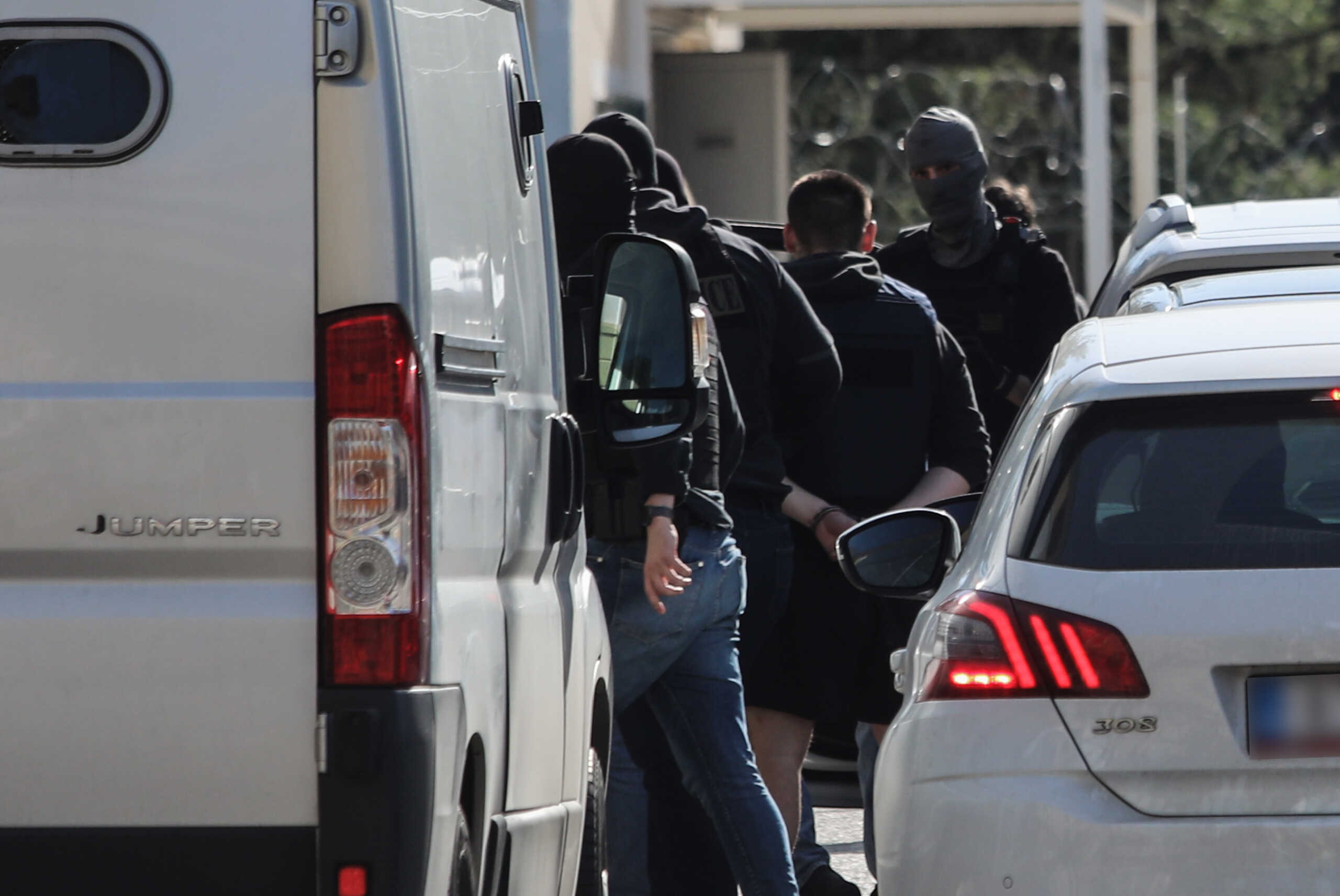 Απολογία στον εισαγγελέα των δύο συλληφθέντων από την Ελληνική Αστυνομία για τις δολοφονίες των Βασίλη Ρουμπέτη και Γιάννη Σκαφτούρου, Πέμπτη 18 Ιανουαρίου 2024. 
(ΓΙΑΝΝΗΣ ΠΑΝΑΓΟΠΟΥΛΟΣ