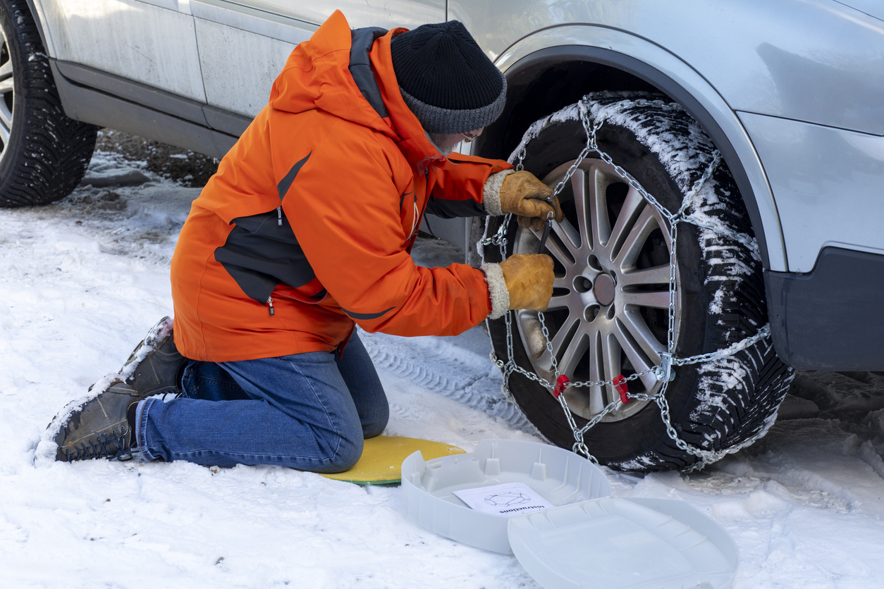 Οδήγηση με χιόνι και πάγο: Τι πρέπει να προσέξετε στο αυτοκίνητο πριν και κατά τη διάρκεια της διαδρομής σας