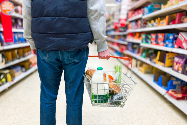 Πώς θα διαμορφωθούν οι τιμές στα σούπερ μάρκετ μετά τον «κόφτη» 30% στις προσφορές - Οι αλλαγές σε πέντε κατηγορίες προϊόντων