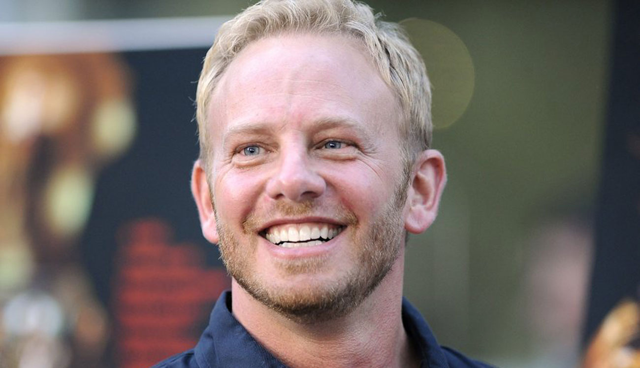 Ο Ian Ziering του Beverly Hills δέχτηκε άγρια επίθεση από μηχανόβιους στη Hollywood Blvd