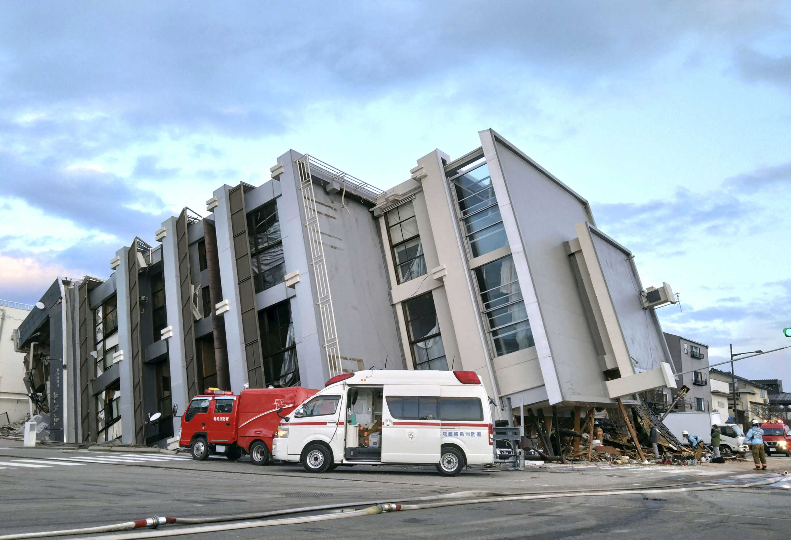 Ιαπωνία: 62 οι νεκροί από το σεισμό των 7,6 Ρίχτερ
