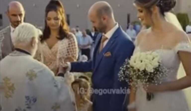 «Παππούς της κουμπάρας ο ιερέας που με μπέρδεψε μαζί της» λέει η νύφη για τον viral γάμο στην Κρήτη