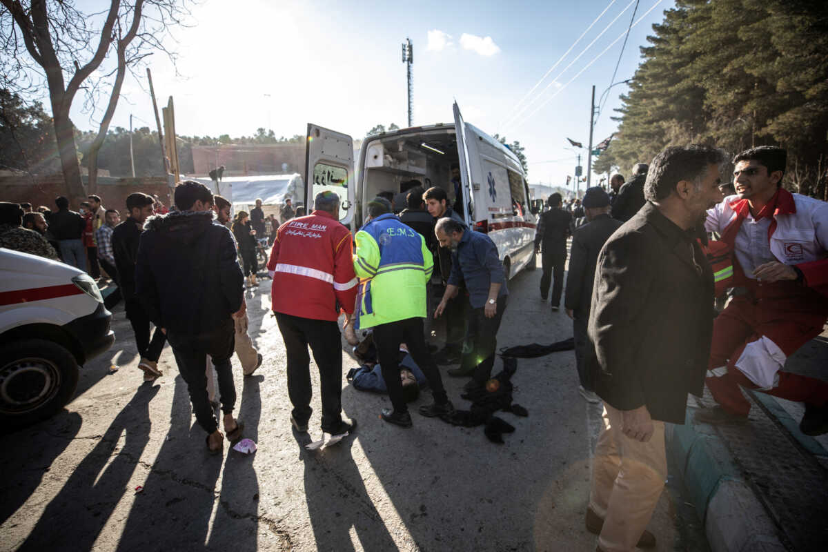 Μακελειό στο Ιράν: Ξεπέρασαν τους 100 οι νεκροί από τις «τρομοκρατικές επιθέσεις