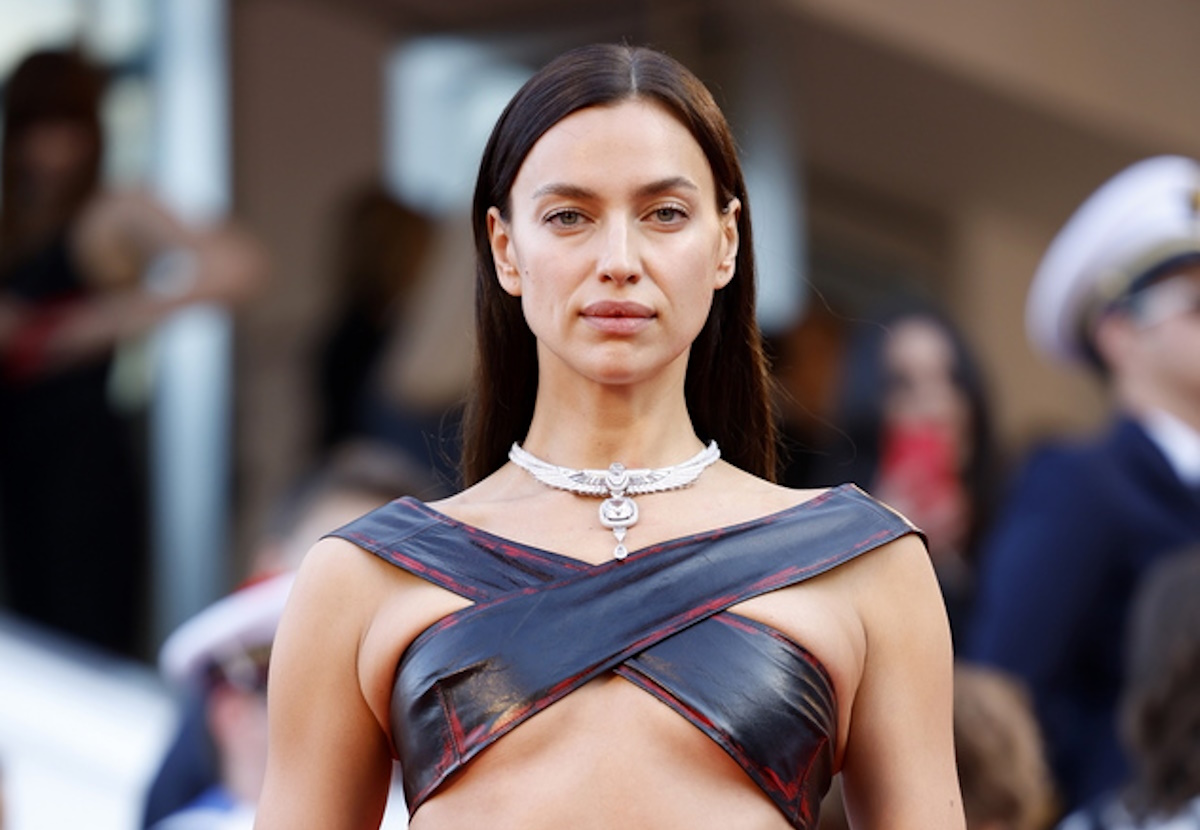epa10644549 Irina Shayk arrives for the screening of 'Le Jeu de la reine' (Firebrand) during the 76th annual Cannes Film Festival, in Cannes, France, 21 May 2023. The movie is presented in the Official Competition of the festival which runs from 16 to 27 May.  EPA
