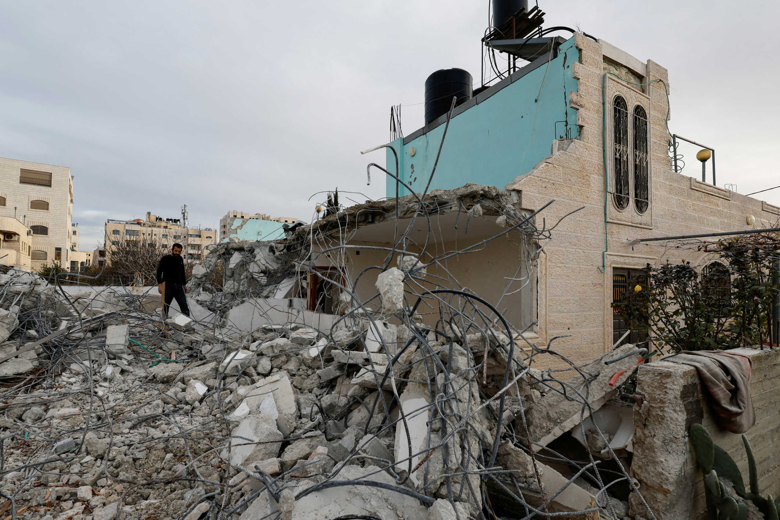 Το Ισραήλ συνεχίζει τους βομβαρδισμούς στη Γάζα – Στο «βάθος» συνομιλίες με τη Χαμάς για ανακωχή