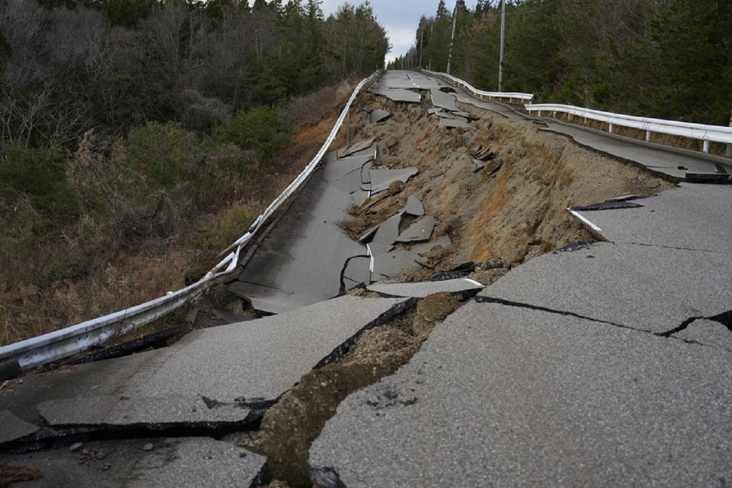 epaselect epa11053268 A view of a collapsed road after a strong earthquake near Togi town, Noto Peninsula, Japan, 02 January 2024. At least 48 people were killed and 107 injured according to Ishikawa Prefecture Government and the Fire and Disaster Management Agency, following the magnitude 7.6 earthquake that struck the area on 01 January.  EPA