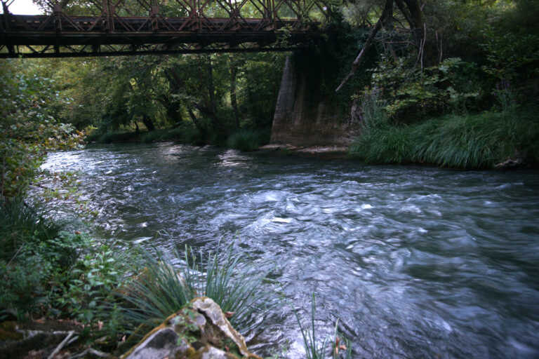 Υπερχείλισε ο ποταμός Καλαμάς, πλημμύρισε ο κάμπος στις Φιλιάτες της Θεσπρωτίας