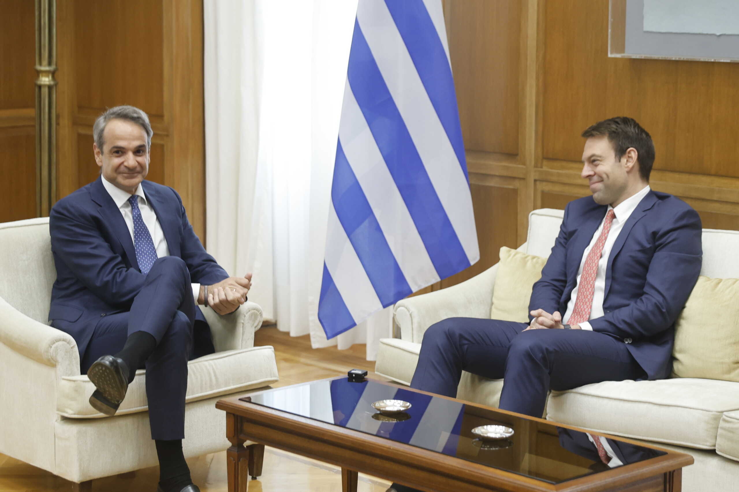 Συνάντηση του Πρωθυπουργού Κυριάκου Μητσοτάκη με τον πρόεδρο του ΣΥΡΙΖΑ - Προοδευτική Συμμαχία Στέφανο Κασσελάκη, Τετάρτη 1 Νοεμβρίου 2023. 
(ΓΙΩΡΓΟΣ ΚΟΝΤΑΡΙΝΗΣ