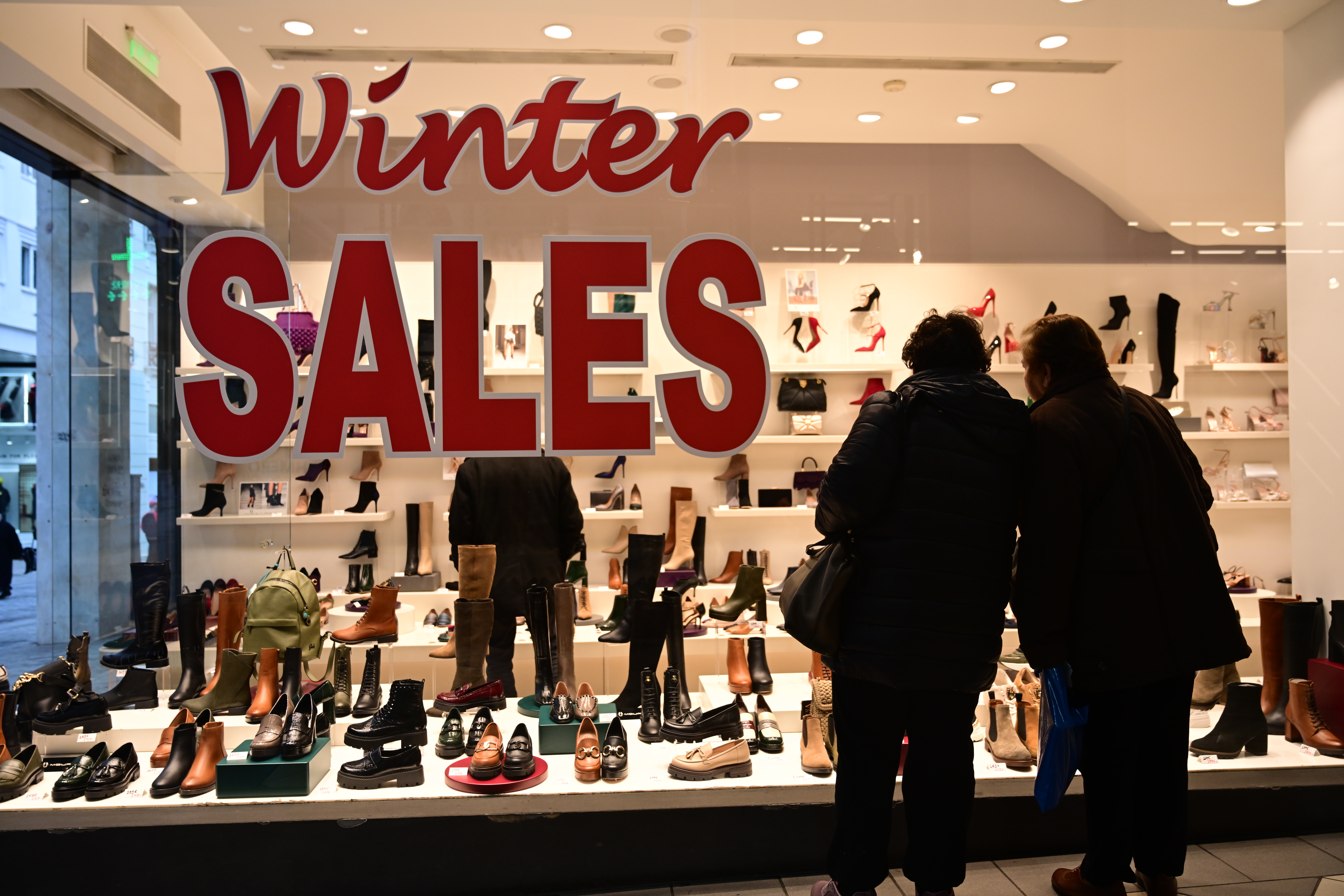 Χειμερινές εκπτώσεις: Ανοικτά τα εμπορικά καταστήματα την Κυριακή 21 Ιανουαρίου