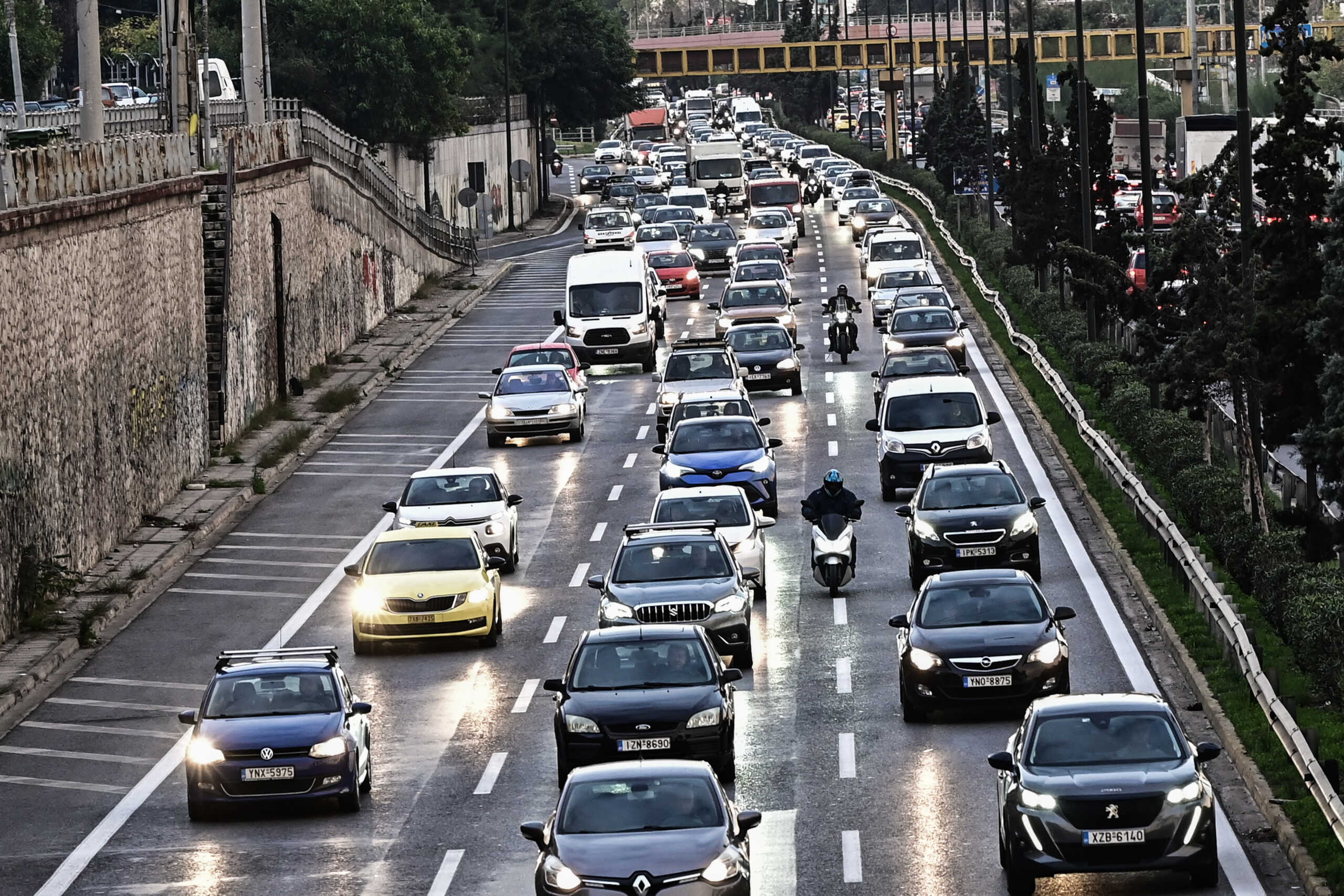 Στιγμιότυπο από την Εθνική Οδό Αθηνών - Λαμίας, στο ύψος της Μεταμόρφωσης, το πρωί της Παρασκευής 22 Δεκεμβρίου 2023. 
(ΜΙΧΑΛΗΣ ΚΑΡΑΓΙΑΝΝΗΣ