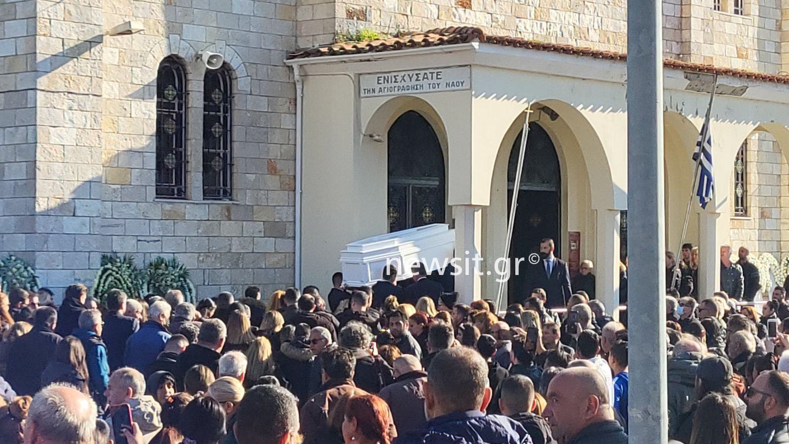 Κηδεία Μπάμπη στο Μεσολόγγι: Το τελευταίο «αντίο» στον 31χρονο που δολοφονήθηκε