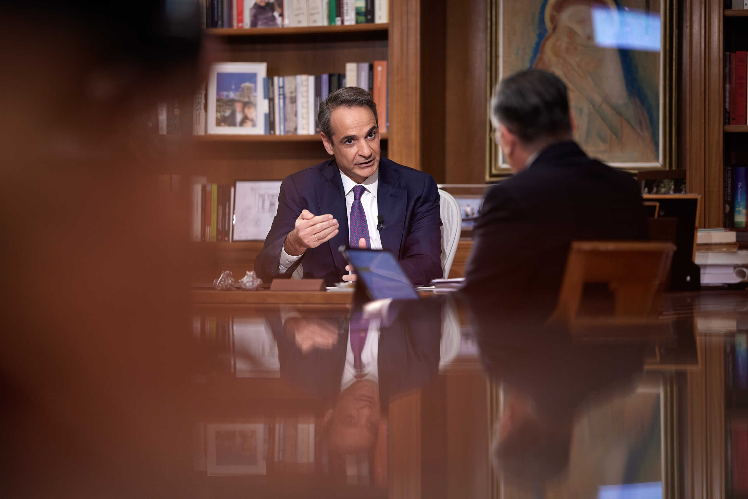 Συνέντευξη του Πρωθυπουργού Κυριάκου Μητσοτάκη στο κεντρικό δελτίο ειδήσεων της ΕΡΤ και στον δημοσιογράφο Γιώργο Κουβαρά. Τετάρτη 10 Ιανουαρίου 2024 (ΔΗΜΗΤΡΗΣ ΠΑΠΑΜΗΤΣΟΣ
