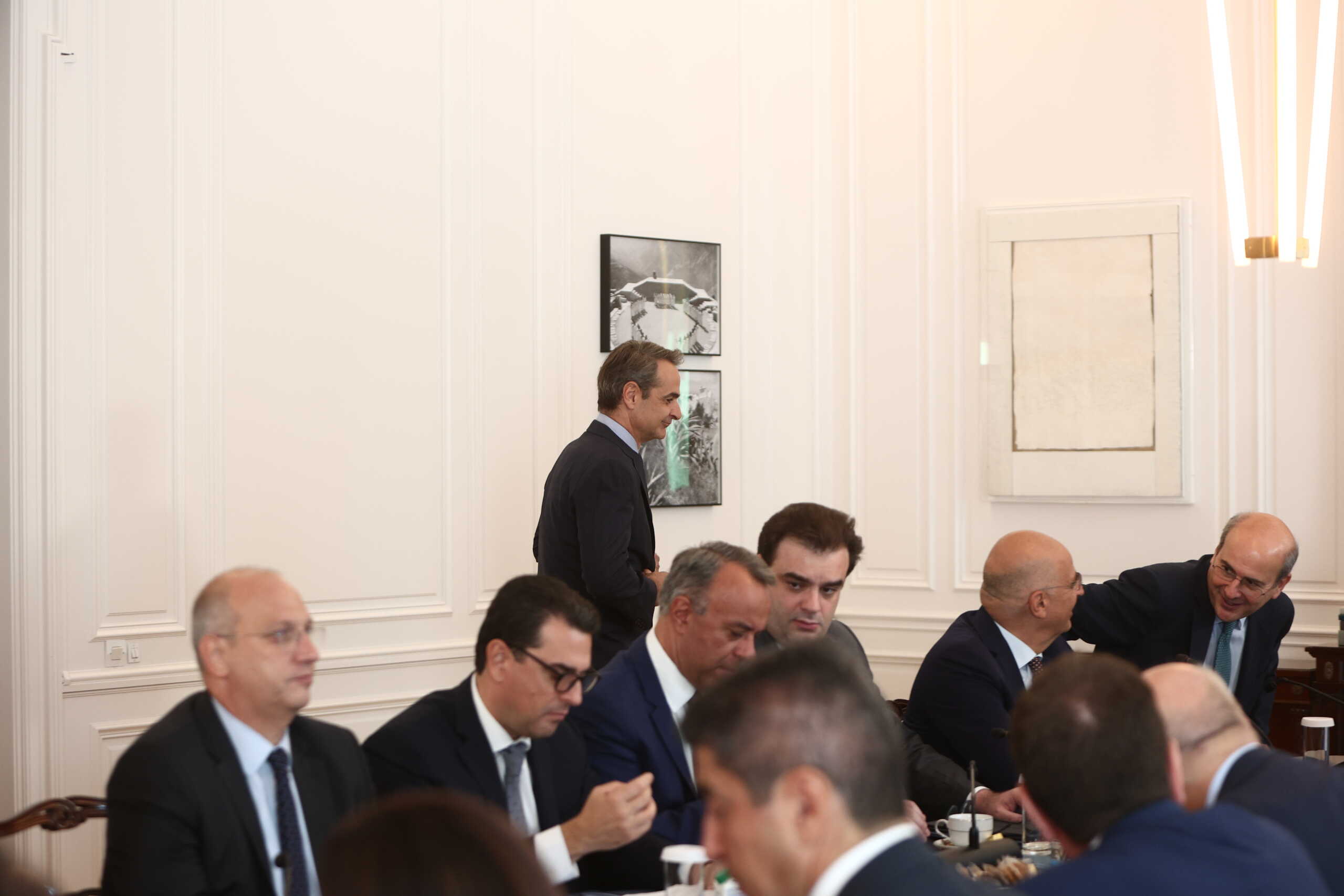 Συνεδρίαση του Υπουργικού Συμβουλίου υπό τον πρωθυπουργό Κυριάκο Μητσοτάκη, Τετάρτη 27 Σεπτεμβρίου 2023. Στην συνεδρίαση συζητήθηκαν η καταγραφή και η πρώτη εκτίμηση των βλαβών στα έργα υποδομής στις πληγείσες περιοχές της Θεσσαλίας μετά την κακοκαιρία Daniel και μία σειρά από νομοσχέδια σε τομείς, όπως η δημόσια διοίκηση και η υγεία.
(ΒΑΣΙΛΗΣ ΡΕΜΠΑΠΗΣ