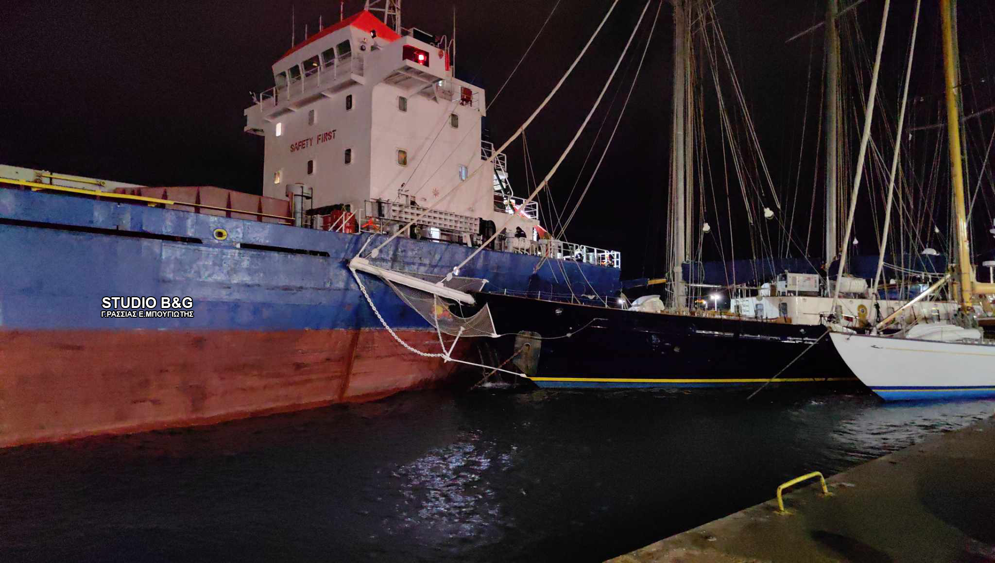 Ναύπλιο: Φορτηγό πλοίο προσέκρουσε σε σκάφη στην προβλήματα του λιμανιού