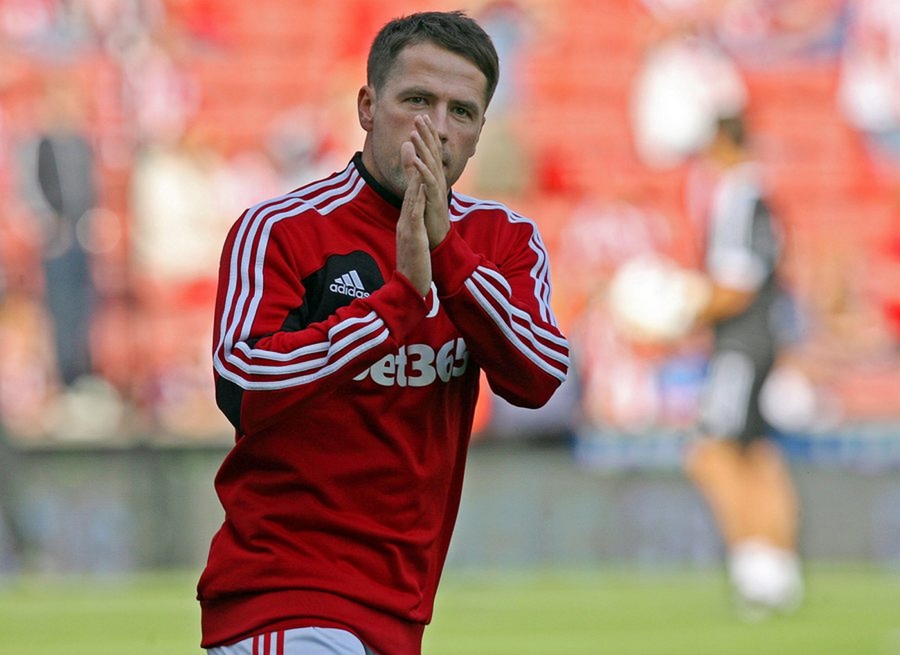epa03524695 (FILE) Stoke City FC new signing Michael Owen warms up for the English Premier League soccer match against Manchester City at the Britannia stadium in Stoke-on-Trent,  Britain, 15 September 2012. Australian football club Perth Glory hope to sign former England striker Michael Owen, news reports said on 05 January 2013. Owen, 33, who scored 40 goals in 89 internationals for England, plays for Stoke City in the English Premier League but is not getting regular game time. Owen would join Italy's Alessandro Del Piero, Japan's Shinji Ono and England striker Emile Heskey as a marquee player in Australia's premier division.  EPA