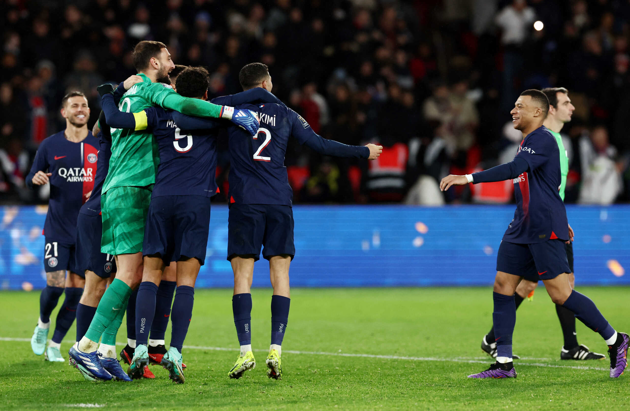 Soccer Football - Trophee des Champions - Paris St Germain v Toulouse - Parc des Princes, Paris, France - January 3, 2024 Paris St Germain's Kylian Mbappe celebrates with teammates after winning the Trophee des Champions REUTERS