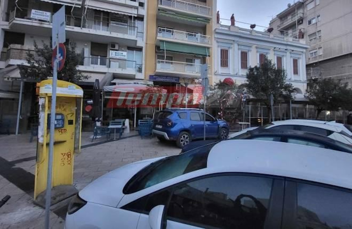 Πάτρα: Μεθυσμένος οδηγός πάρκαρε στην πλατεία Γεωργίου και πήρε έναν υπνάκο