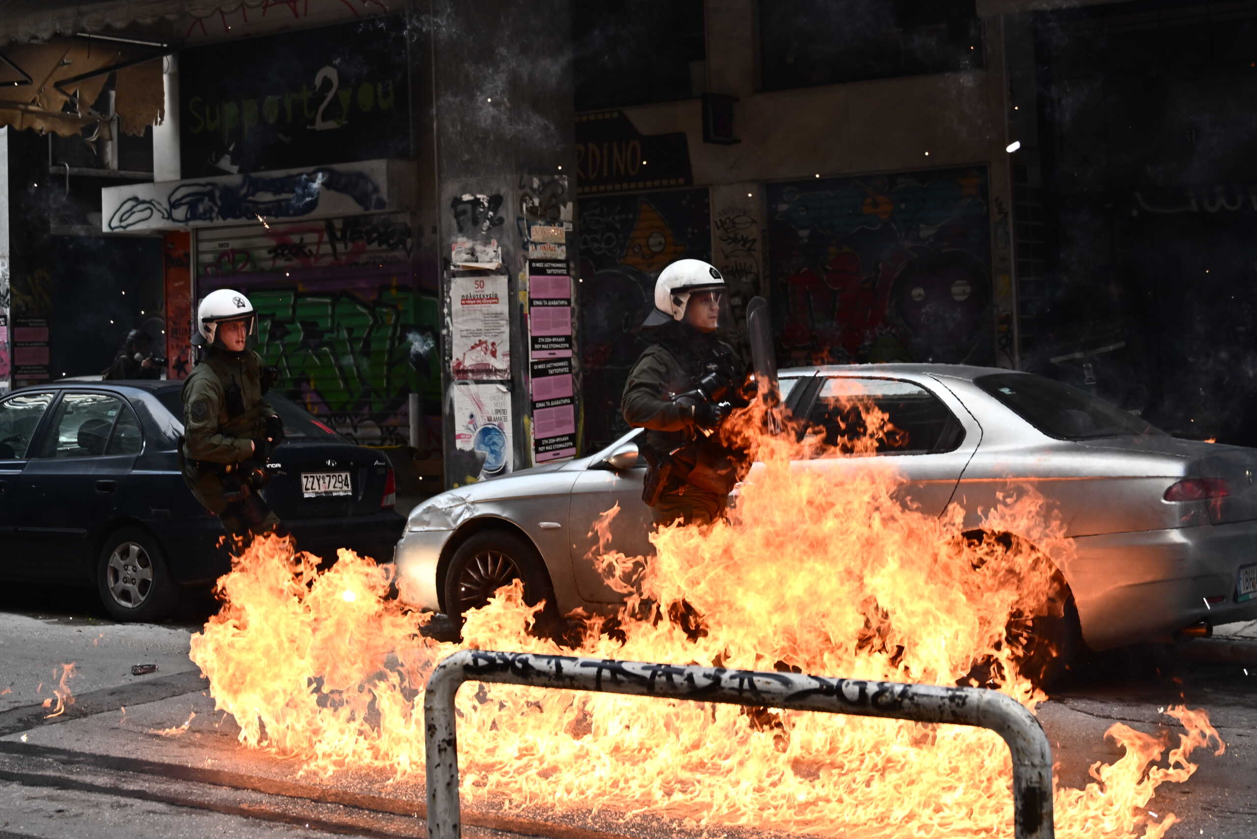 Επεισόδια στα Εξάρχεια μετά το τέλος του πανεκπαιδευτικού συλλαλητηρίου στην Αθήνα, Πέμπτη 18 Ιανουαρίου 2024. 
(ΚΩΣΤΑΣ ΤΖΟΥΜΑΣ