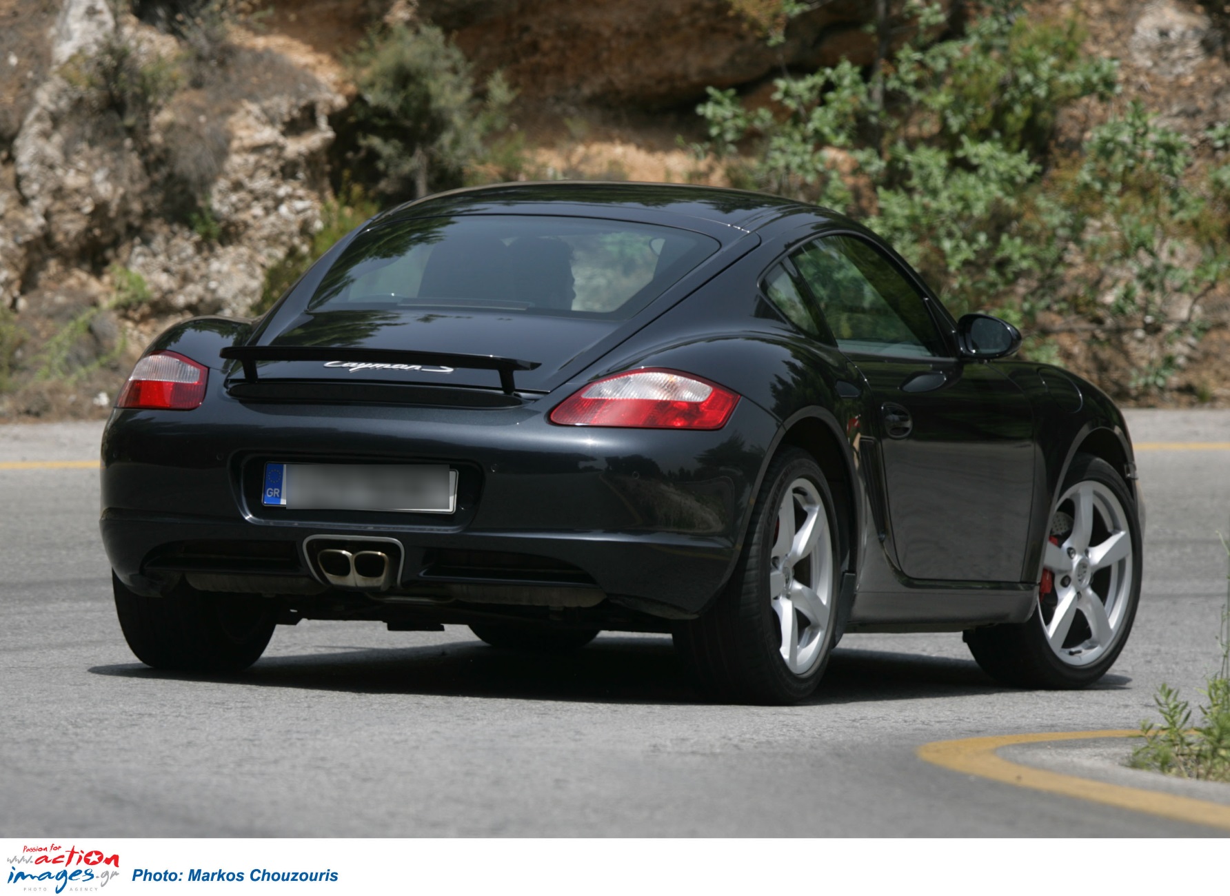 Θεσσαλονίκη: Τα καλάσνικοφ στις δύο Porsche ήταν ρέπλικες για βίντεο κλιπ τράπερ