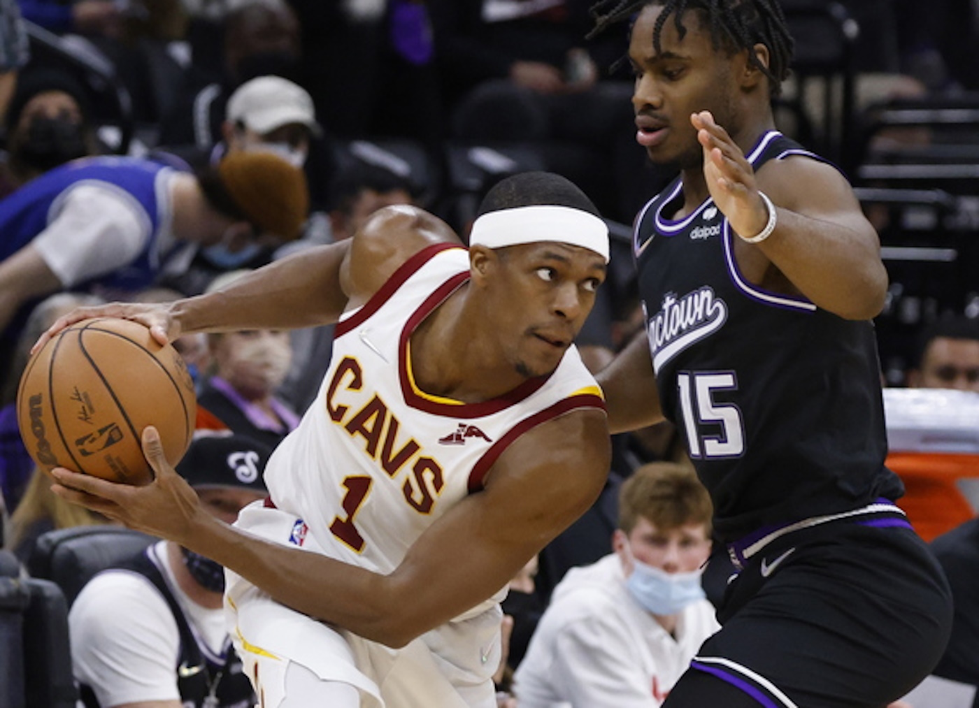 epa09678131 Cleveland Cavaliers guard Rajon Rondo (L) in action against Sacramento Kings guard Davion Mitchell (R) during the second half of their NBA game at the Golden 1 Center in Sacramento, California, USA, 10 January 2022.  EPA