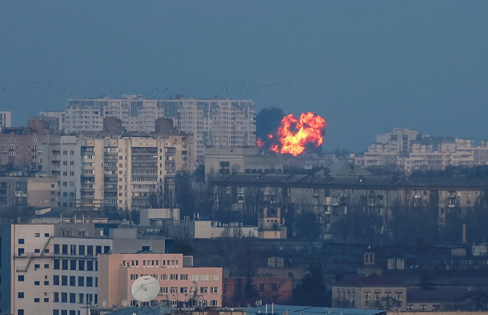 Ουκρανία: Επίθεση με drones και πυραύλους στο Κίεβο και άλλες περιοχές – Φωτιές σε κτήρια από τα συντρίμμια τους