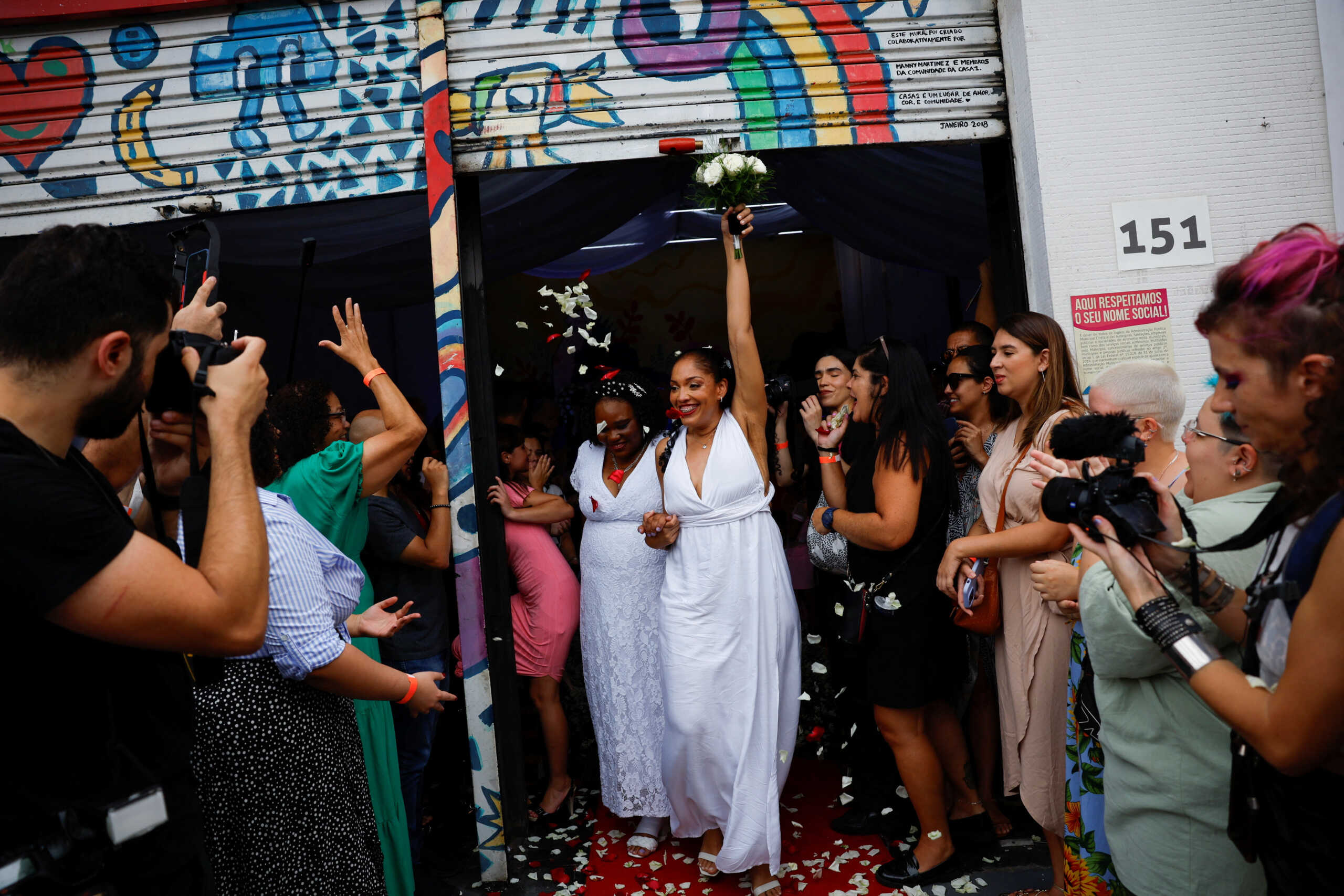 Γιατί διχάζονται οι Έλληνες; Από τον γάμο ομοφύλων μέχρι τα μη κρατικά πανεπιστήμια