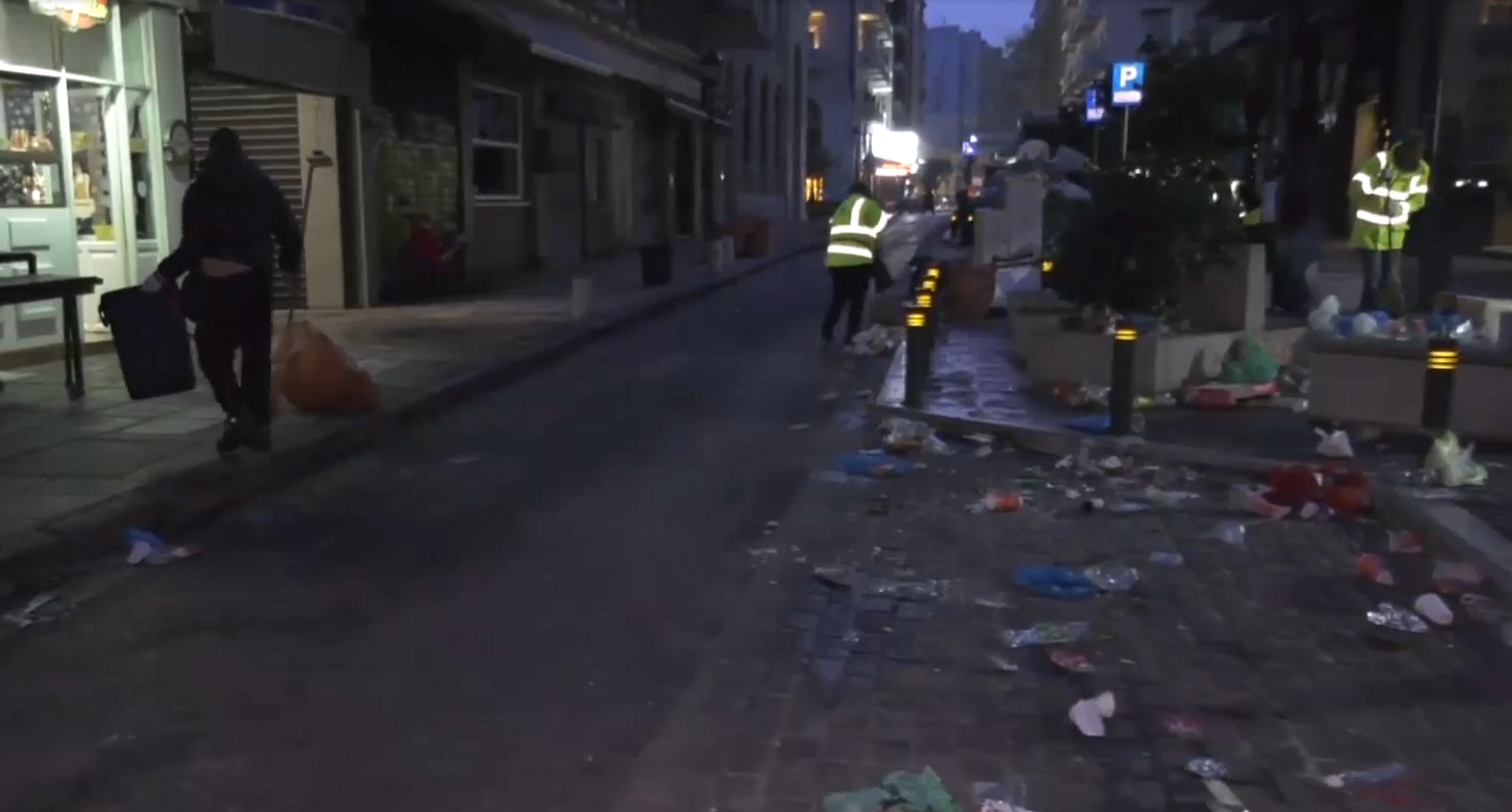 Θεσσαλονίκη: Απέραντος σκουπιδότοπος στο κέντρο την Πρωτοχρονιά του 2024