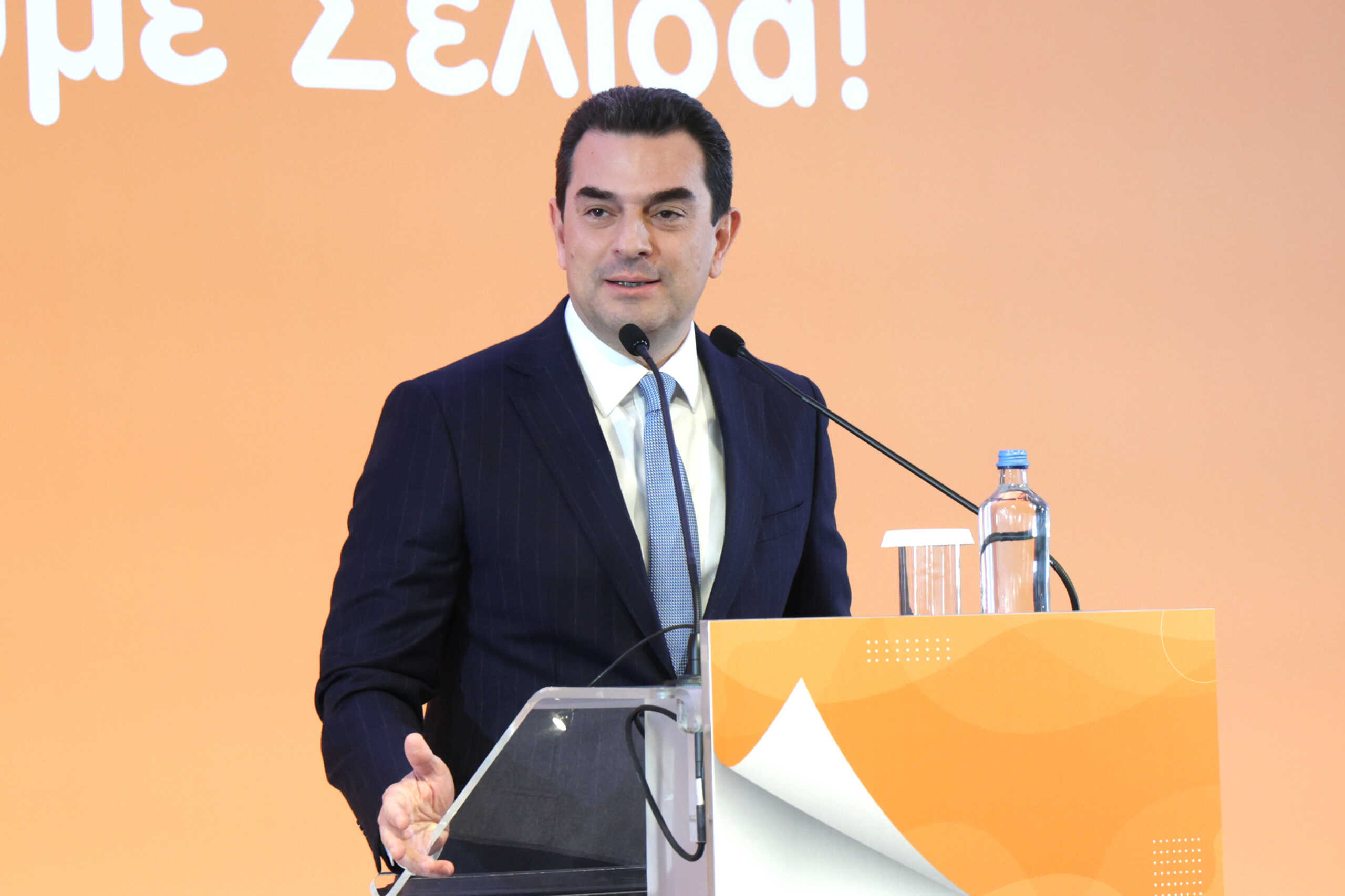 SYNDEA είναι το νέο όνομα της Συνεταιριστικής Ασφαλιστικής. Η αποκάλυψη του νέου ονόματος έγινε στο Κέντρο Πολιτισμού Ίδρυμα Σταύρος Νιάρχος,  παρουσία του πρώην Πρωθυπουργού, κ. Κώστα Καραμανλή, Προέδρου Δ.Σ. ΣΕΚΕ. Πέμπτη 25 Ιανουαρίου 2024 (ΠΑΝΑΓΙΩΤΗΣ ΣΤΟΛΗΣ