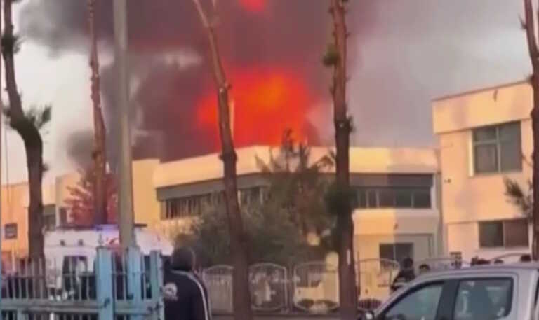 Φωτιά σε εργοστάσιο αρωμάτων στη Σμύρνη - Ένας νεκρός, 3 τραυματίες