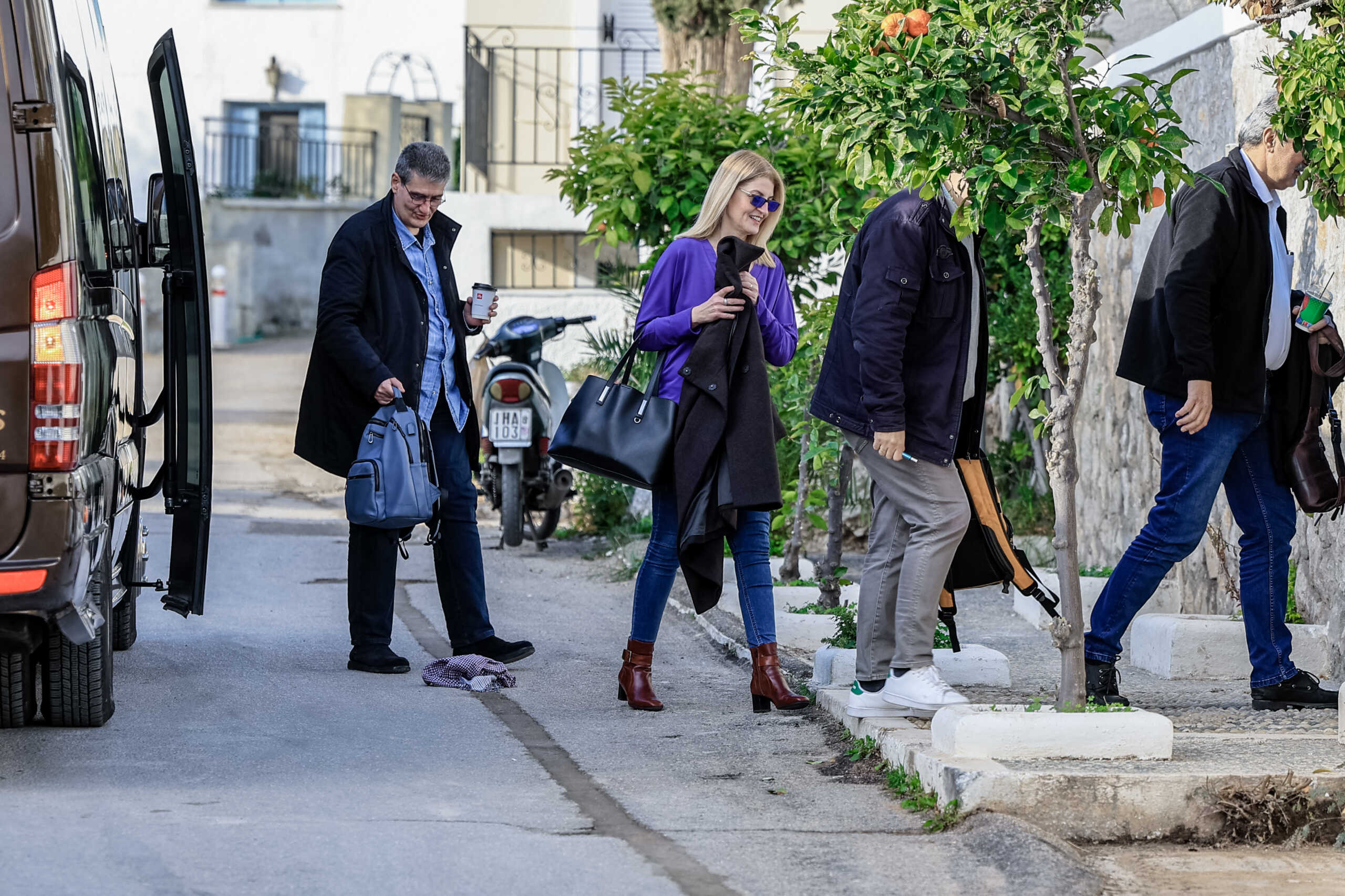 ΣΥΡΙΖΑ: Με τραγούδι και χορό έκλεισε η πρώτη μέρα στις Σπέτσες – Και η Έλενα Ακρίτα στις σημερινές εργασίες