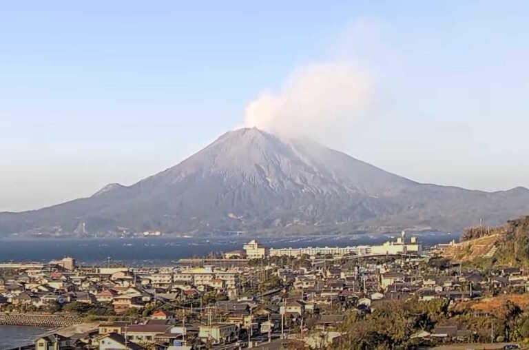 Εξερράγη το ηφαίστειο του νησιού Σουανοσέσιμα στην Ιαπωνία - Βίντεο από την περιοχή