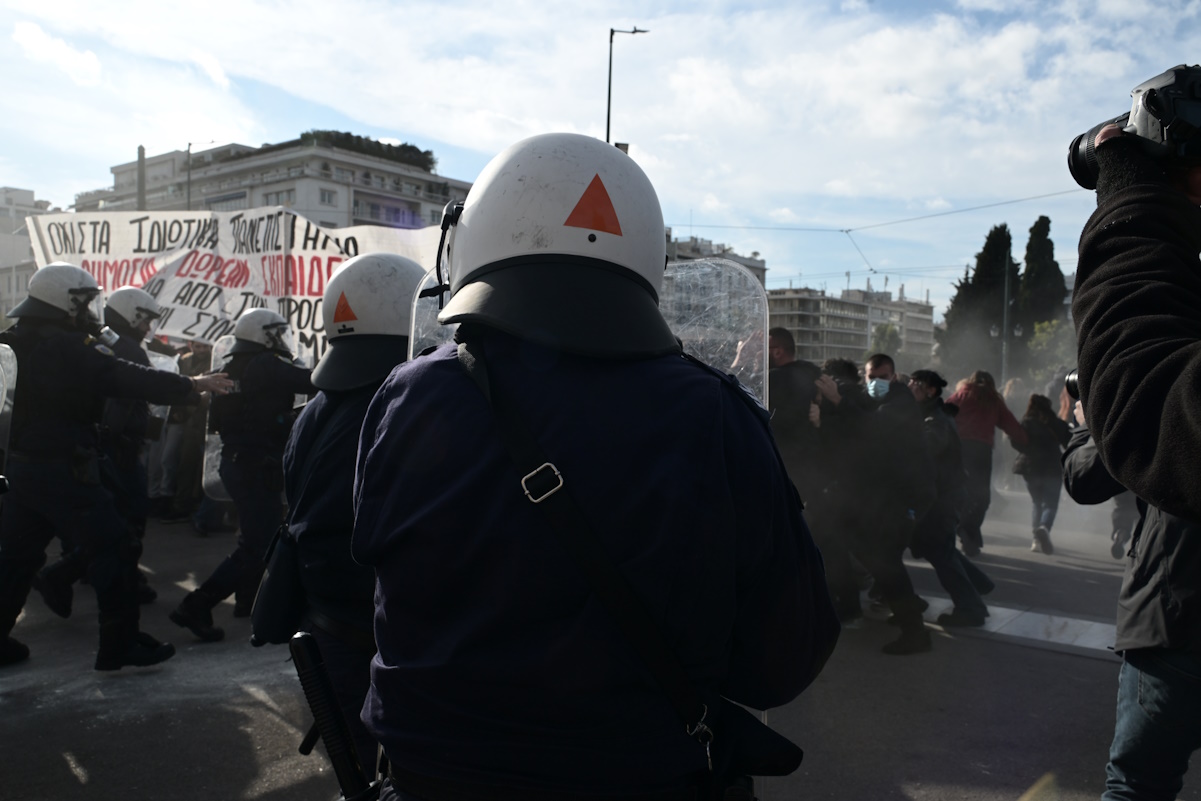 Συγκέντρωση και πορεία στην Αθήνα ενάντια στην ίδρυση μη κρατικών πανεπιστημίων, Πέμπτη 11 Ιανουαρίου 2024. Φοιτητικοί σύλλογοι αλλά και σύλλογοι διδασκόντων στα Πανεπιστήμια εκφράζουν την αντίθεσή τους στο νομοσχέδιο της κυβέρνησης για την Ίδρυση Ιδιωτικών Πανεπιστημίων στην Ελλάδα. Στήριξη και ενεργό συμμετοχή στις κινητοποιήσεις ανακοίνωσαν ΟΛΜΕ, ΔΟΕ και ΑΔΕΔΥ. 
(ΤΑΤΙΑΝΑ ΜΠΟΛΑΡΗ