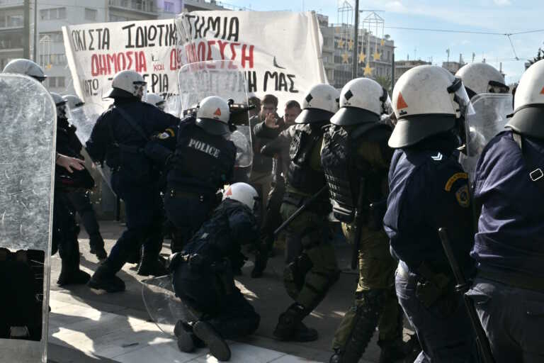 Ένταση στο συλλαλητήριο για τα μη κρατικά πανεπιστήμια – Κλειστοί δρόμοι στο κέντρο της Αθήνας