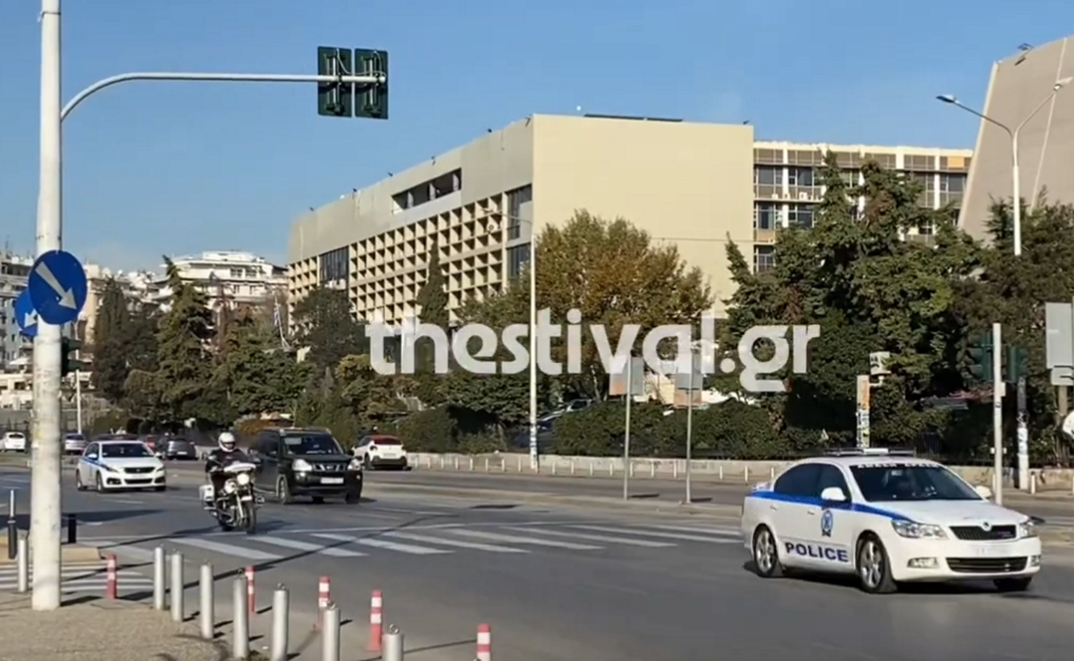 Θεσσαλονίκη: Γέφυρα ζωής από αστυνομικούς για να μεταφερθεί βρέφος στο Ιπποκράτειο νοσοκομείο