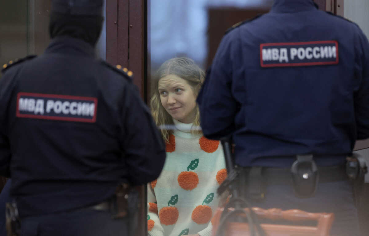 Ρωσία: Η Ντάρια Πέτροβα καταδικάστηκε σε 27 χρόνια φυλάκισης για τον θάνατο του μπλόγκερ Τατάρσκι - ΦΩΤΟ