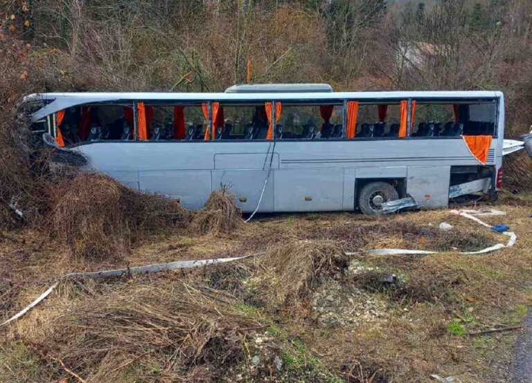 «Οι επιβάτες βγήκαν από τα σπασμένα τζάμια του λεωφορείου» λέει Τούρκος οδηγός που βρισκόνταν κοντά στο σημείο του τροχαίου στη Βουλγαρία
