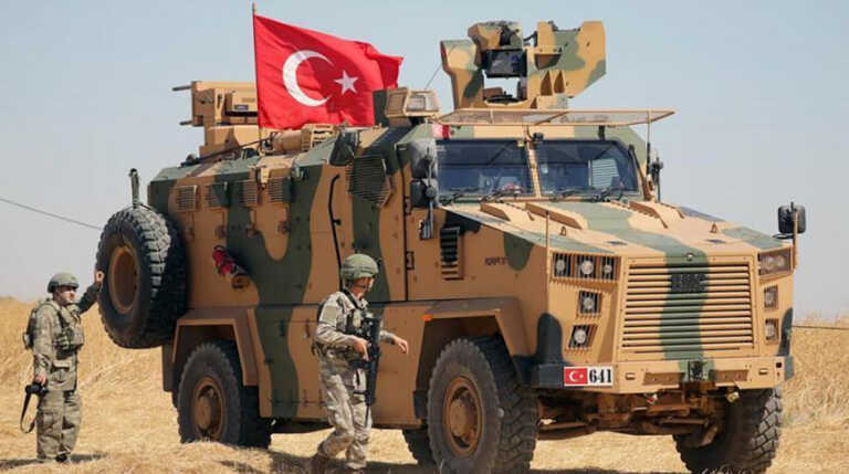 Ο τουρκικός στρατός εξαπέλυσε επιθέσεις κατά των Κούρδων σε Συρία και Ιράκ
