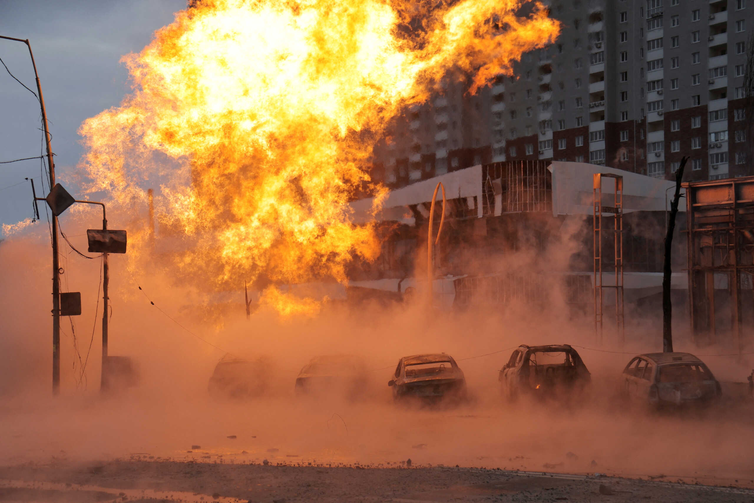 Fire rages after a Russian missile strike, amid Russia's attack on Ukraine, in Kyiv, Ukraine in Kyiv, Ukraine January 2, 2024. REUTERS