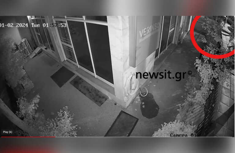 Βίντεο ντοκουμέντο - Τα 14 δευτερόλεπτα που αποκάλυψαν τη δολοφονία της Γεωργίας - Σύντροφος και συνεργός μεταφέρουν το μπαούλο με τη σορό της