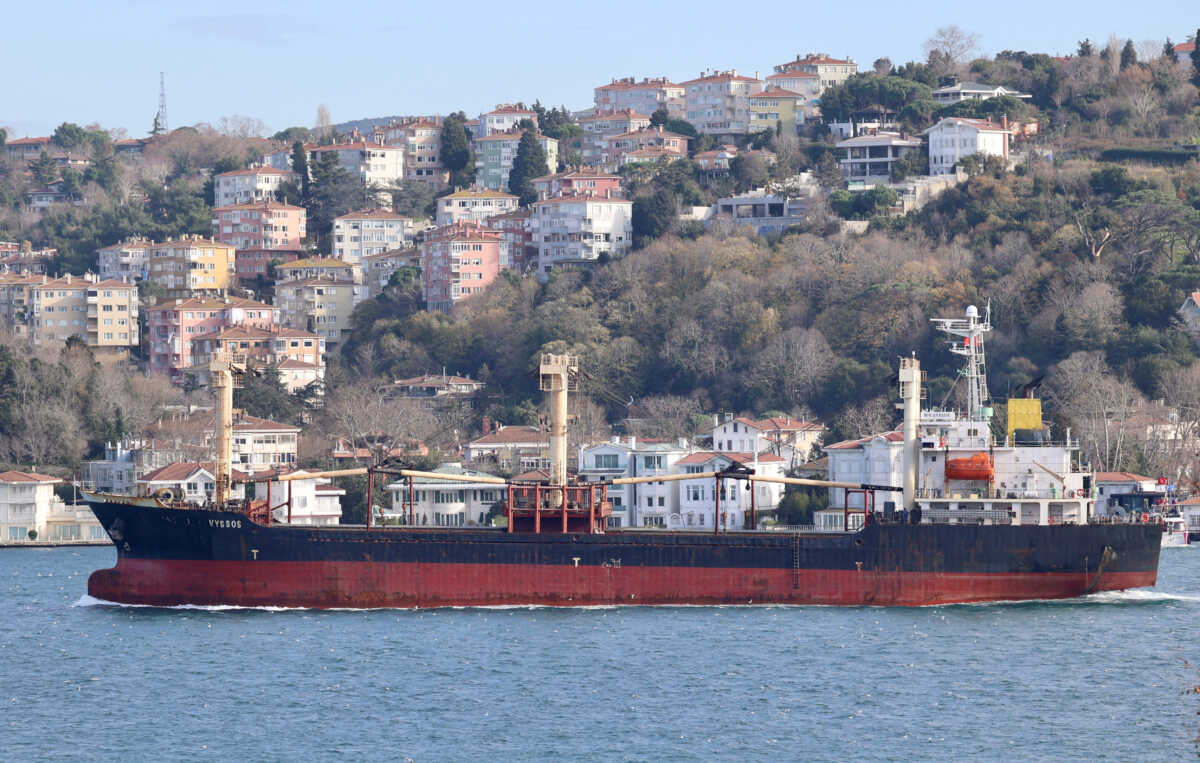 Διακόπηκε η κυκλοφορία πλοίων στο Βόσπορο – Λύθηκε η άγκυρα δεξαμενόπλοιου λόγω καιρού