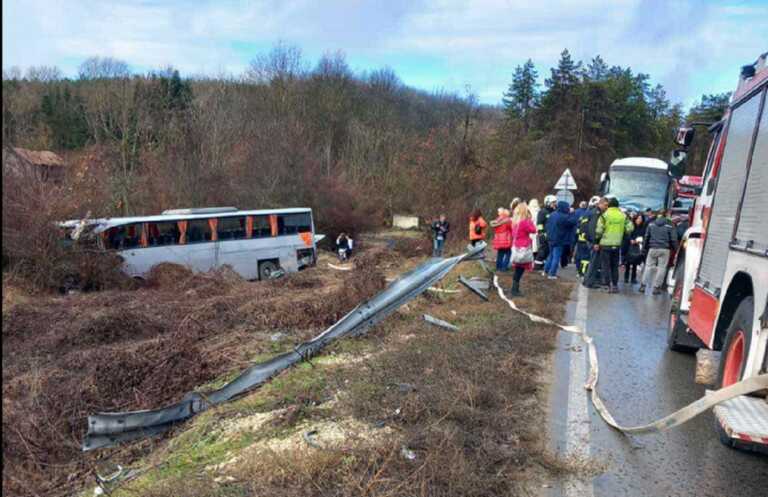 Τροχαίο με 8 Έλληνες και 2 Ρουμάνους τουρίστες τραυματίες στη Βουλγαρία - Συγκρούστηκε τουριστικό λεωφορείο με φορτηγό