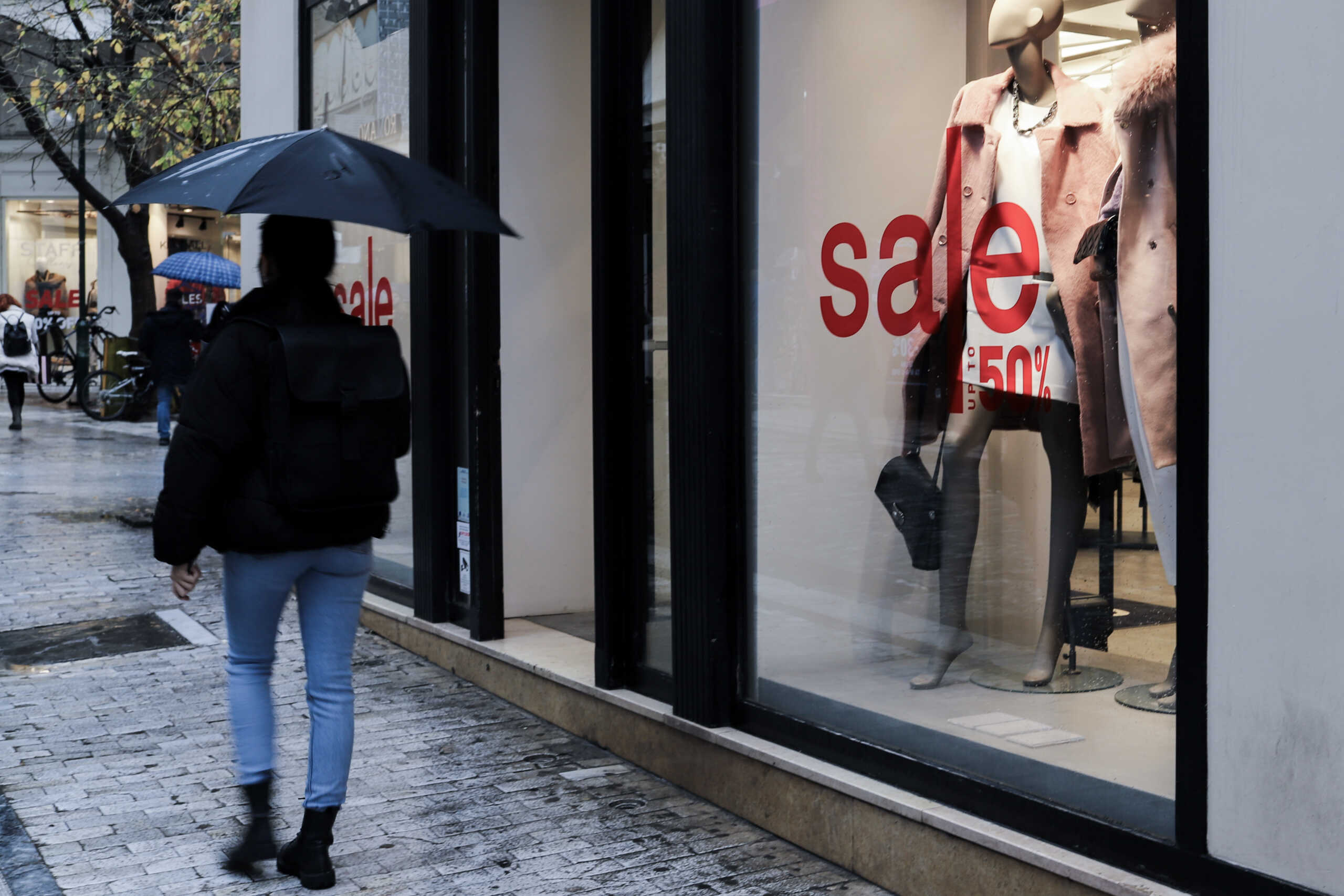 Ξεκίνησαν σήμερα οι χειμερινές εκπτώσεις, στιγμιότυπα απο την Ερμου,Δευτέρα 10 Ιανουαρίου 2022 (ΑΡΓΥΡΩ ΑΝΑΣΤΑΣΙΟΥ