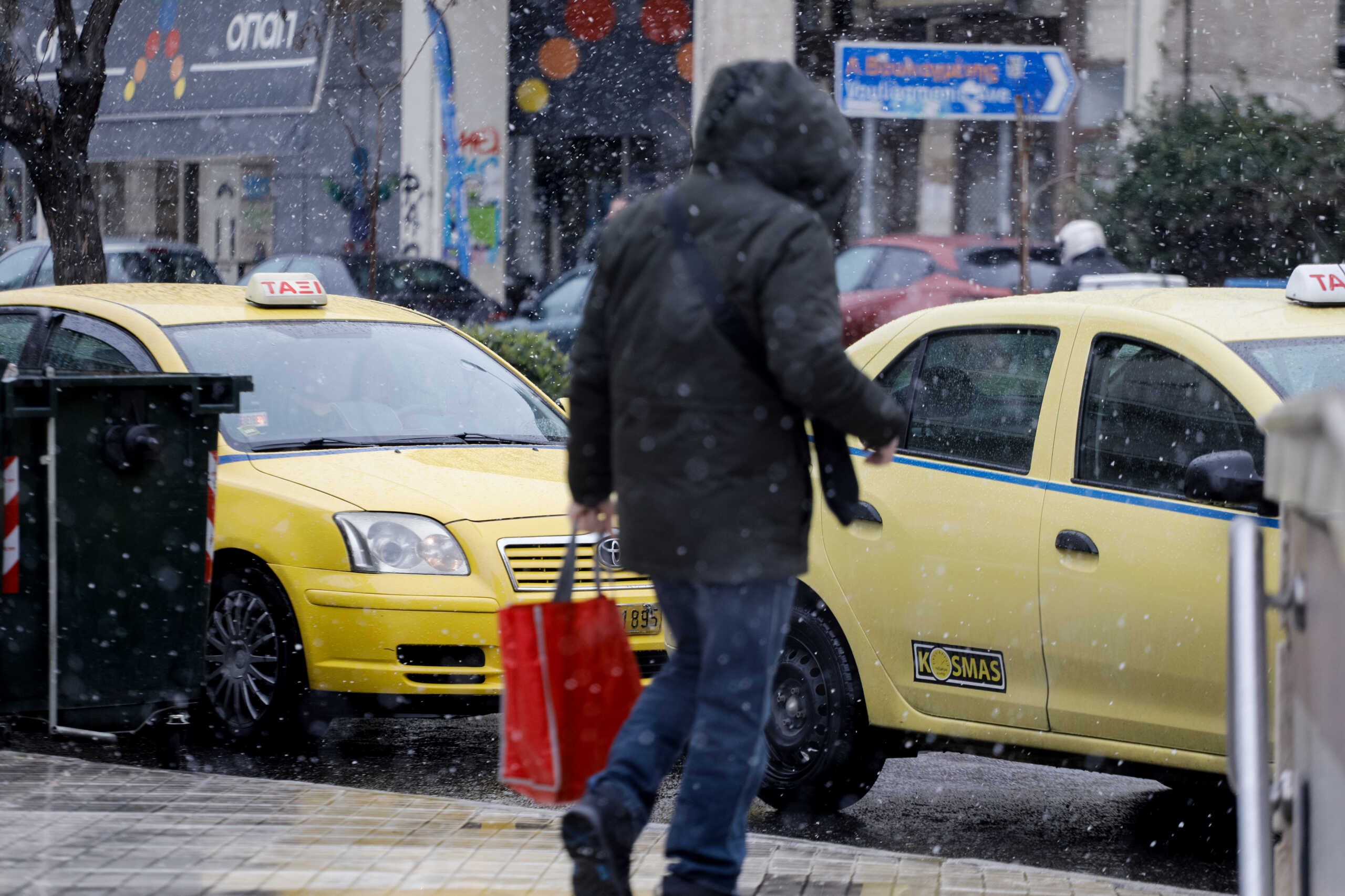 Ελαφριά χιονόπτωση στον Νέο Κόσμο. Πέμπτη 10 Μαρτίου 2022  (ΓΙΩΡΓΟΣ ΚΟΝΤΑΡΙΝΗΣ