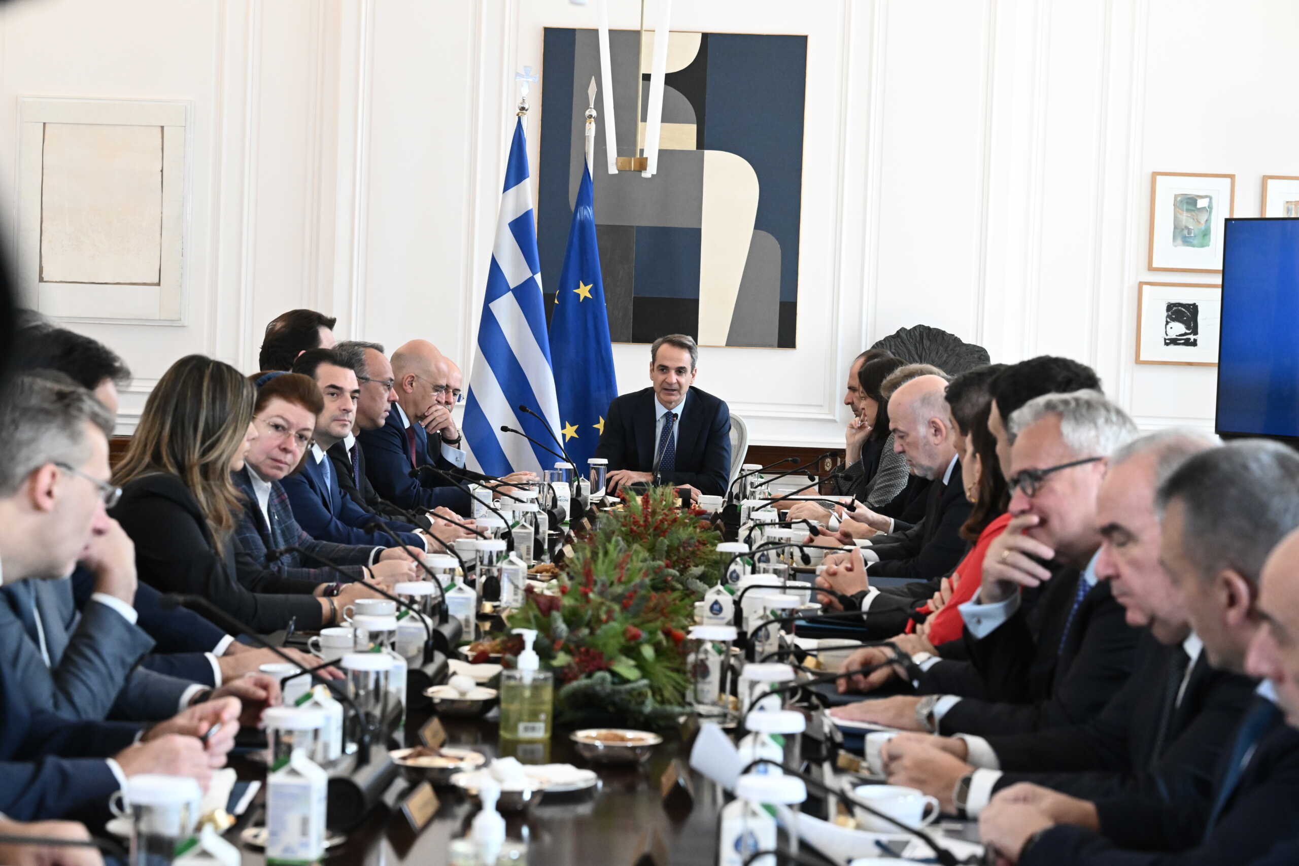 Συνεδρίαση του Υπουργικού Συμβουλίου στο Μέγαρο Μαξίμου υπό τον πρωθυπουργό Κυριάκο Μητσοτάκη, Τετάρτη 20 Δεκεμβρίου 2023. Κεντρικά θέματά του ήταν το νέο νομοσχέδιο για τα ιδιωτικά πανεπιστήμια και οι πρωτοβουλίες για την αθλητική βία.
(ΤΑΤΙΑΝΑ ΜΠΟΛΑΡΗ