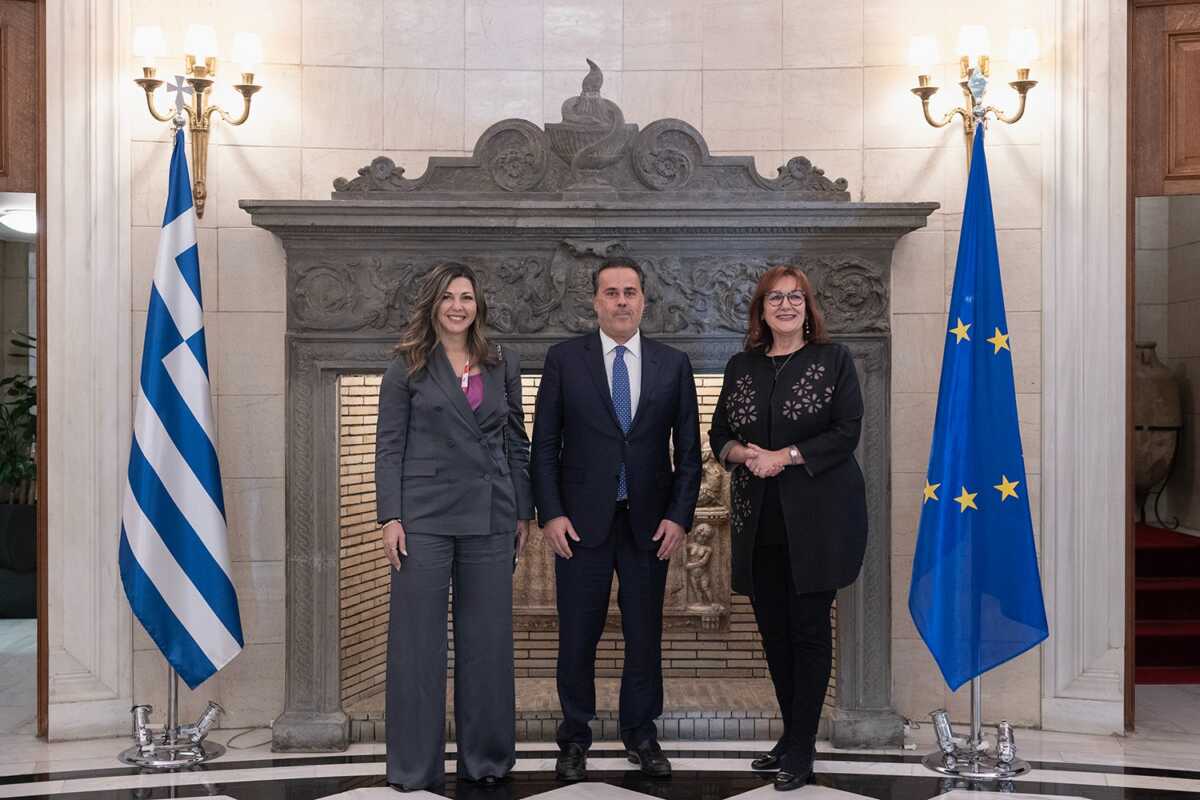 Σοφία Ζαχαράκη στο συνέδριο του Economist: Εθνικής προτεραιότητας ζήτημα το δημογραφικό