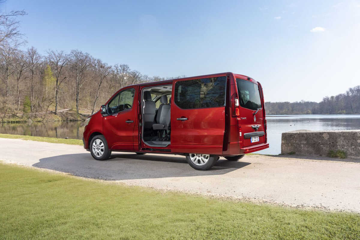 Renault Trafic Combi: Σαλόνι σε τροχούς, για 9 επιβάτες