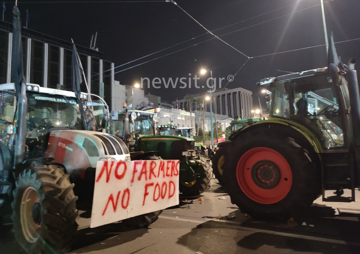 Αγρότες: Ολονύχτια παραμονή των τρακτέρ στο Σύνταγμα – Πότε φεύγουν από το κέντρο της Αθήνας