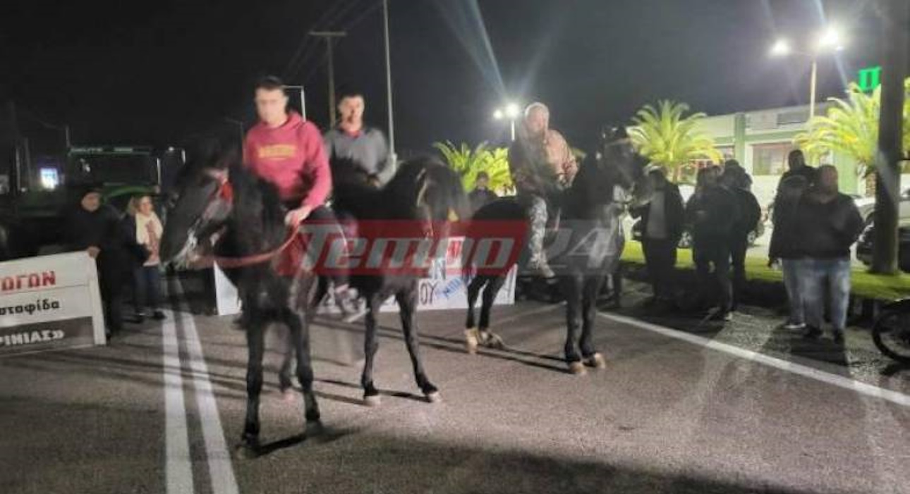 Farmers blocked roads with tractors and horses